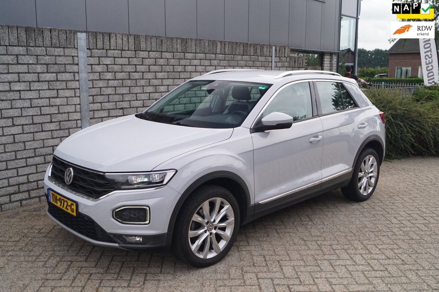 Volkswagen T-Roc - 1.5 TSI Sport Adoptieve Cruise Beats Audio Digital Cockpit Trekhaak Stoelverwarming Lane A - AutoWereld.nl