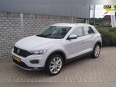 Volkswagen T-Roc - 1.5 TSI Sport Adoptieve Cruise Beats Audio Digital Cockpit Trekhaak Stoelverwarming Lane A