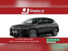BMW iX - xDrive40 High Executive 77 kWh Sportpakket - B&W - Trekhaak - Panoramadak - Driving Assist
