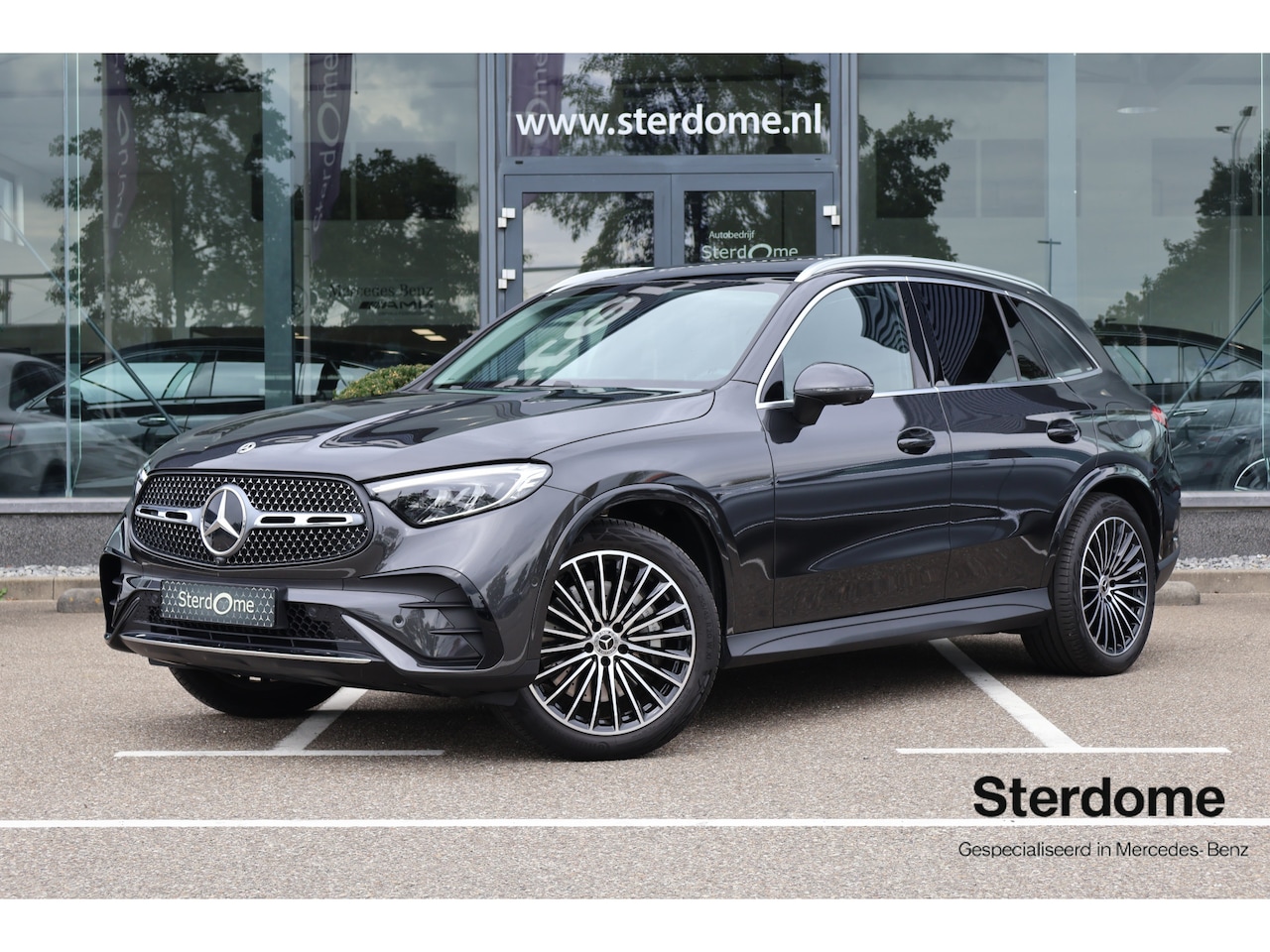 Mercedes-Benz GLC-klasse - 300e 4MATIC AMG l Airmatic l Gestuurde Achteras l Panoramadak l MBUX l Memory l Distronic - AutoWereld.nl