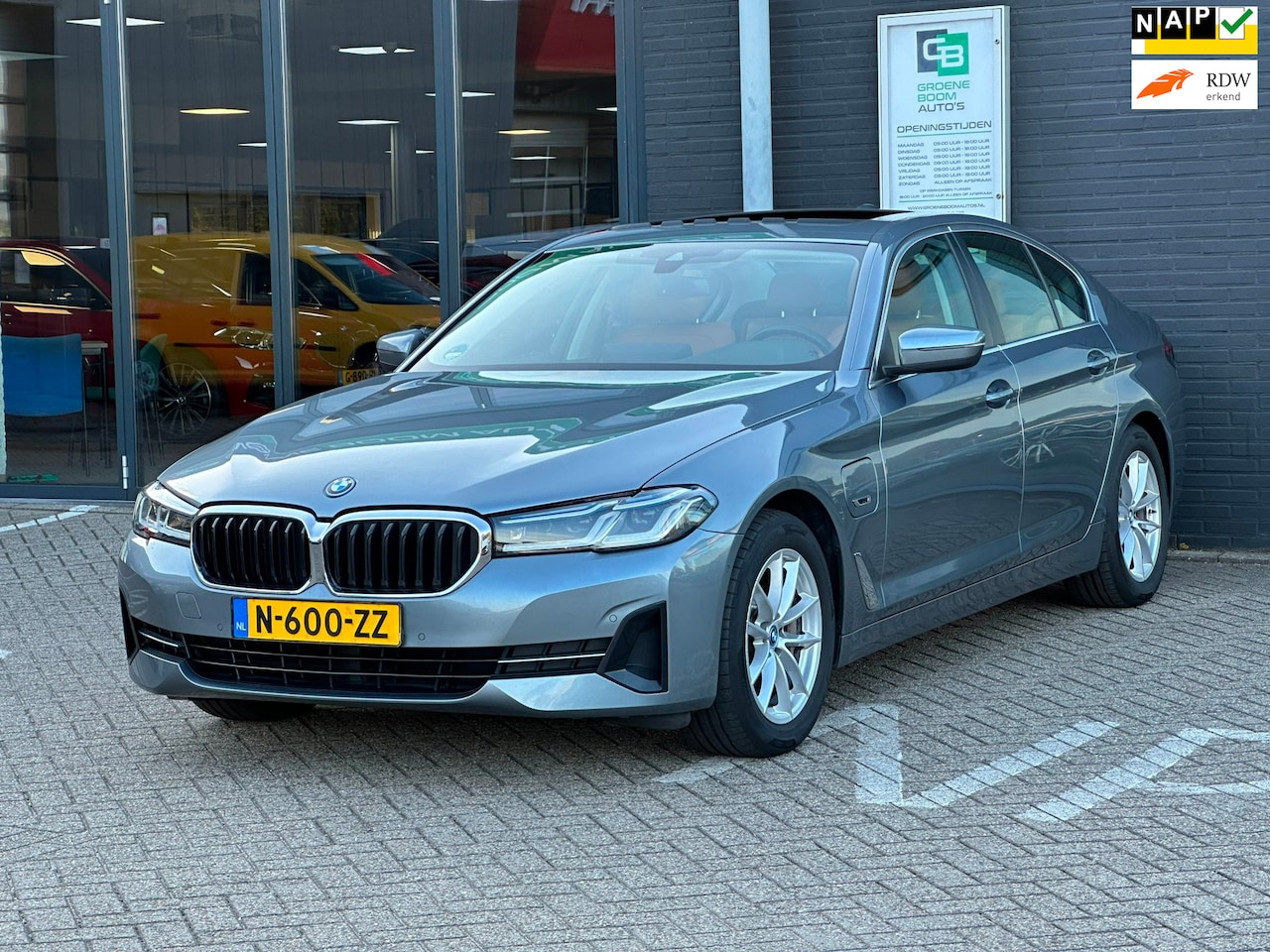 BMW 5-serie - 520e Business Edition Plus/1STE EG/NAVI/CAMERA/NL AUTO-NAP!! - AutoWereld.nl