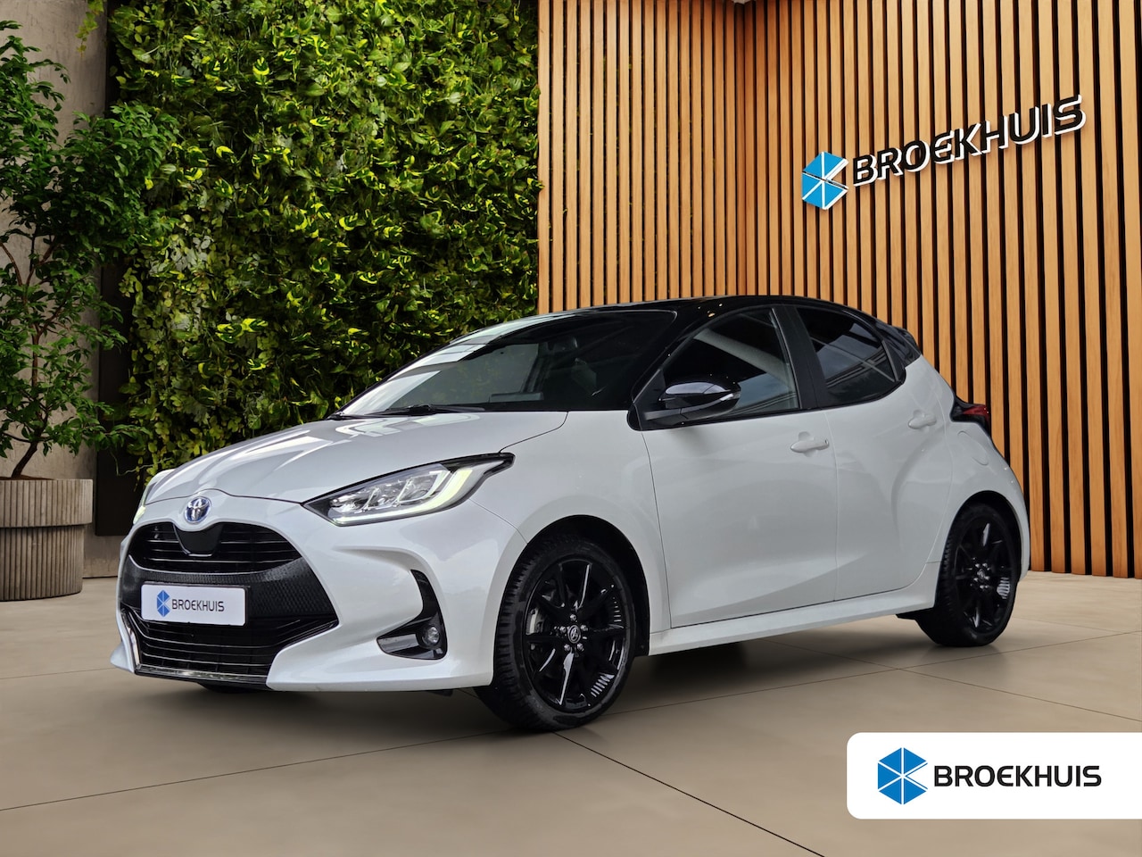 Toyota Yaris - 1.5 Hybrid Comfort Automaat | Camera | Stoelverwarming | Cruise Control | Keyless - AutoWereld.nl