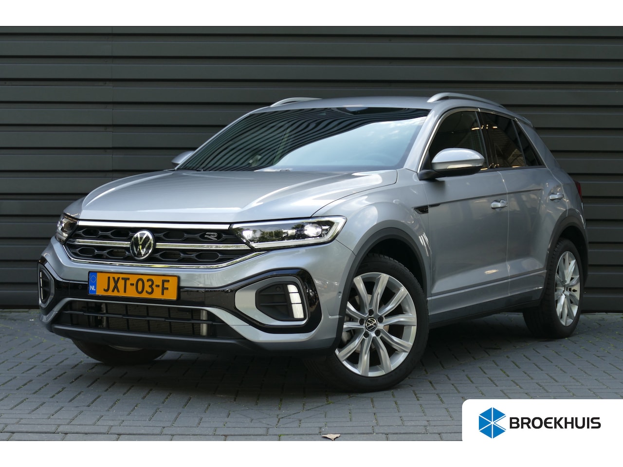 Volkswagen T-Roc - 1.5 TSI 150PK R-LINE AUTOMAAT / CAMERA / TREKHAAK / STOELVERWARMING / ELEKTR. ACHTERKLEP / - AutoWereld.nl