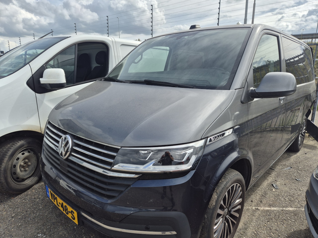 Volkswagen Transporter - 2.0 TDI 150pk Bulli full options achterschade - AutoWereld.nl