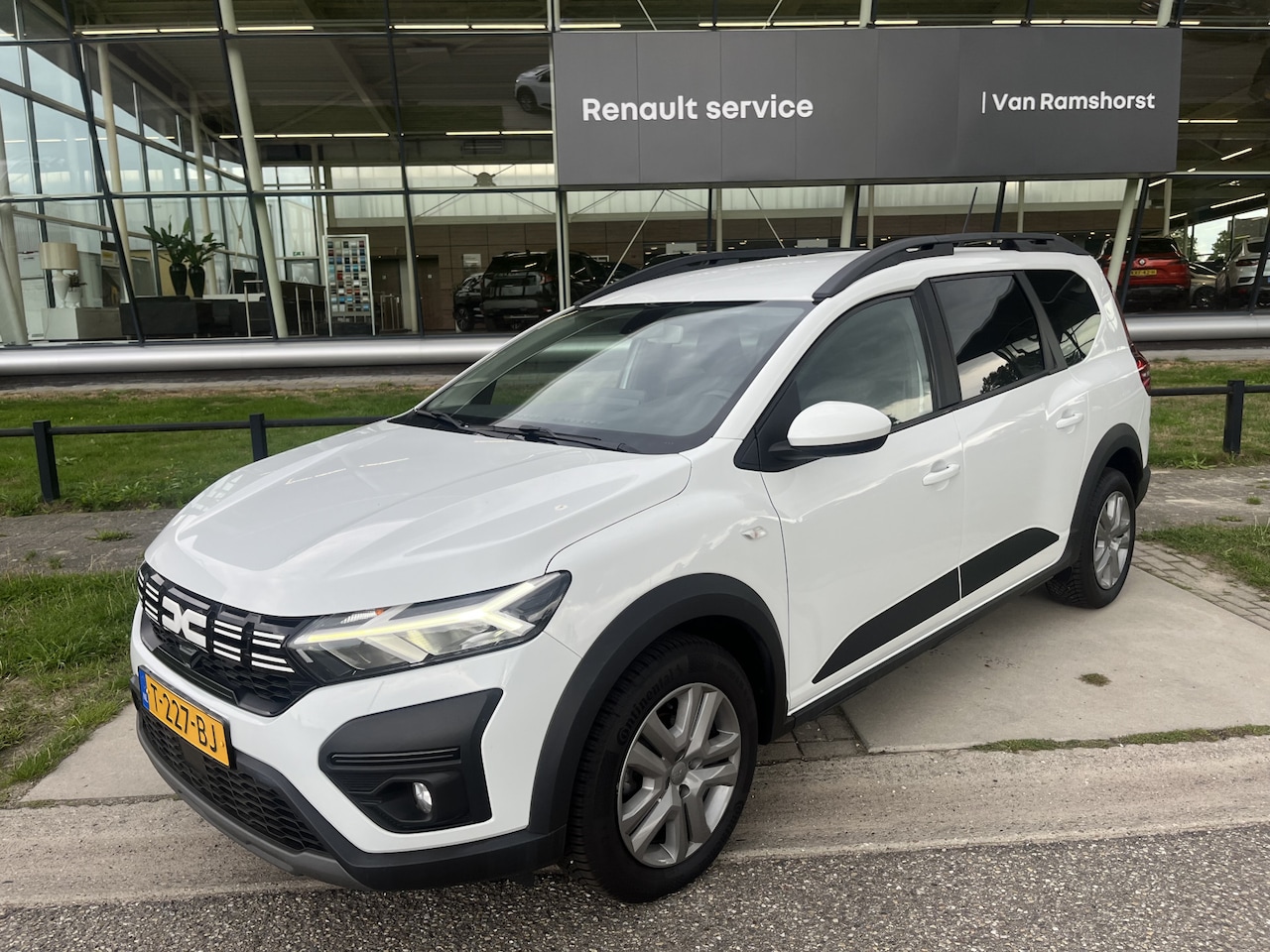 Dacia Jogger - 1.0 TCe 100 Expression / LPG-G3 / Dealer onderhouden / Apple Carplay - Android Auto / - AutoWereld.nl