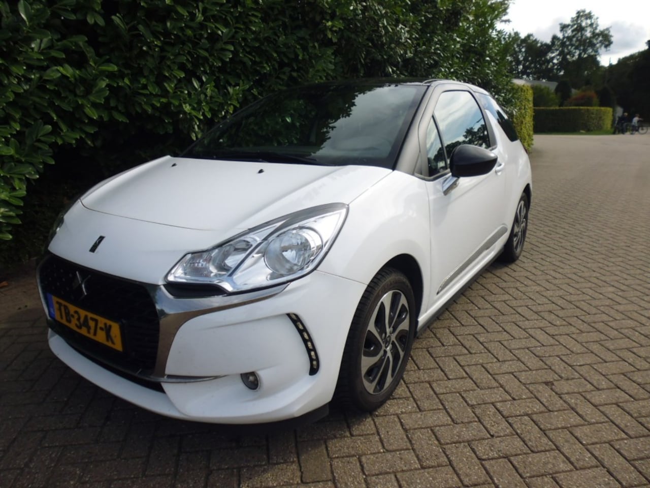 DS 3 - 1.2 PureTech So Chic CRUISE NAVI LED ESP LMV PDC ECC - AutoWereld.nl