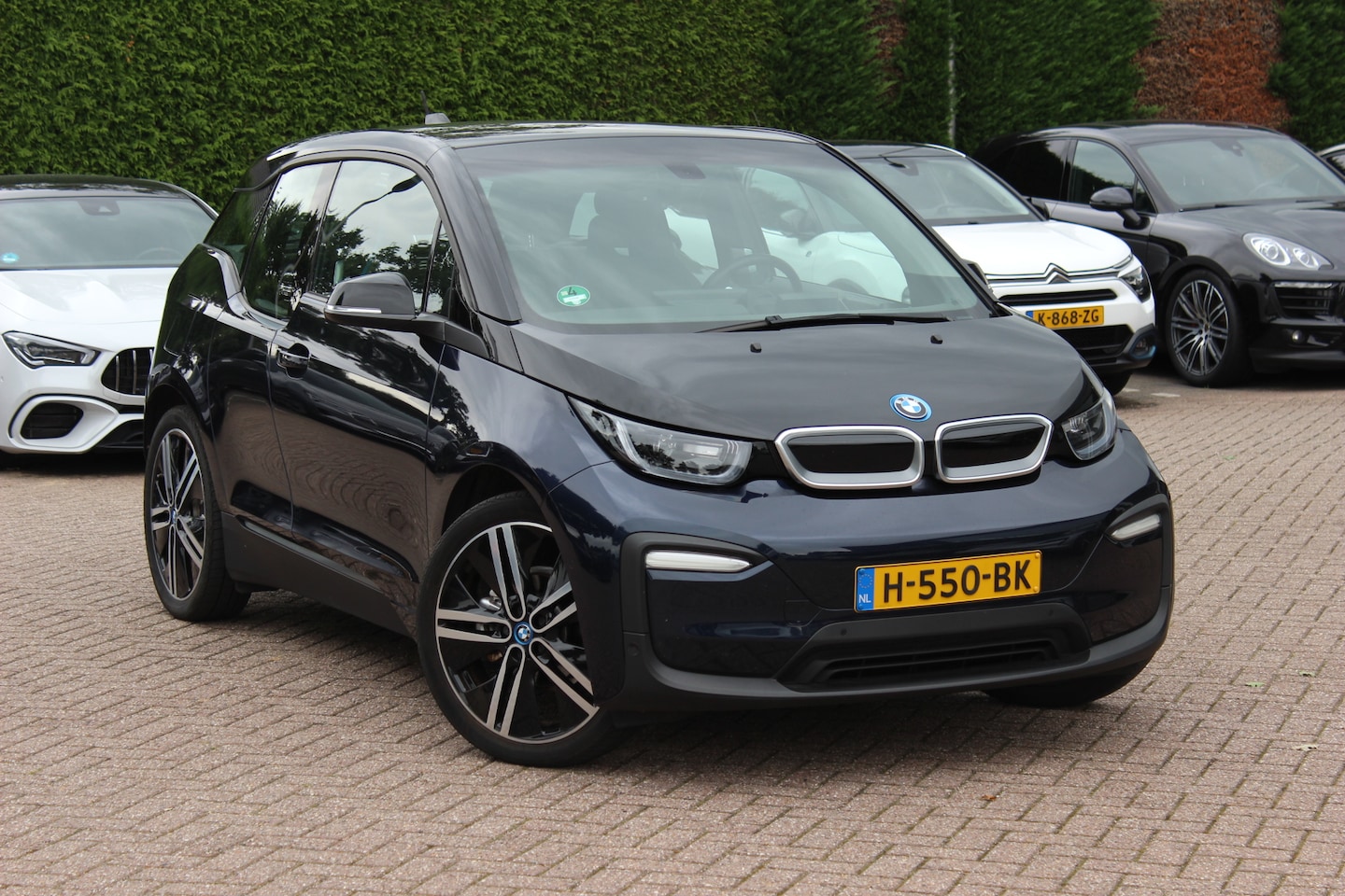 BMW i3 - Executive Edition 120Ah 42 kWh / SoH 87,8% / Camera / Navigatie / 20'' / LED / Warmtepomp - AutoWereld.nl