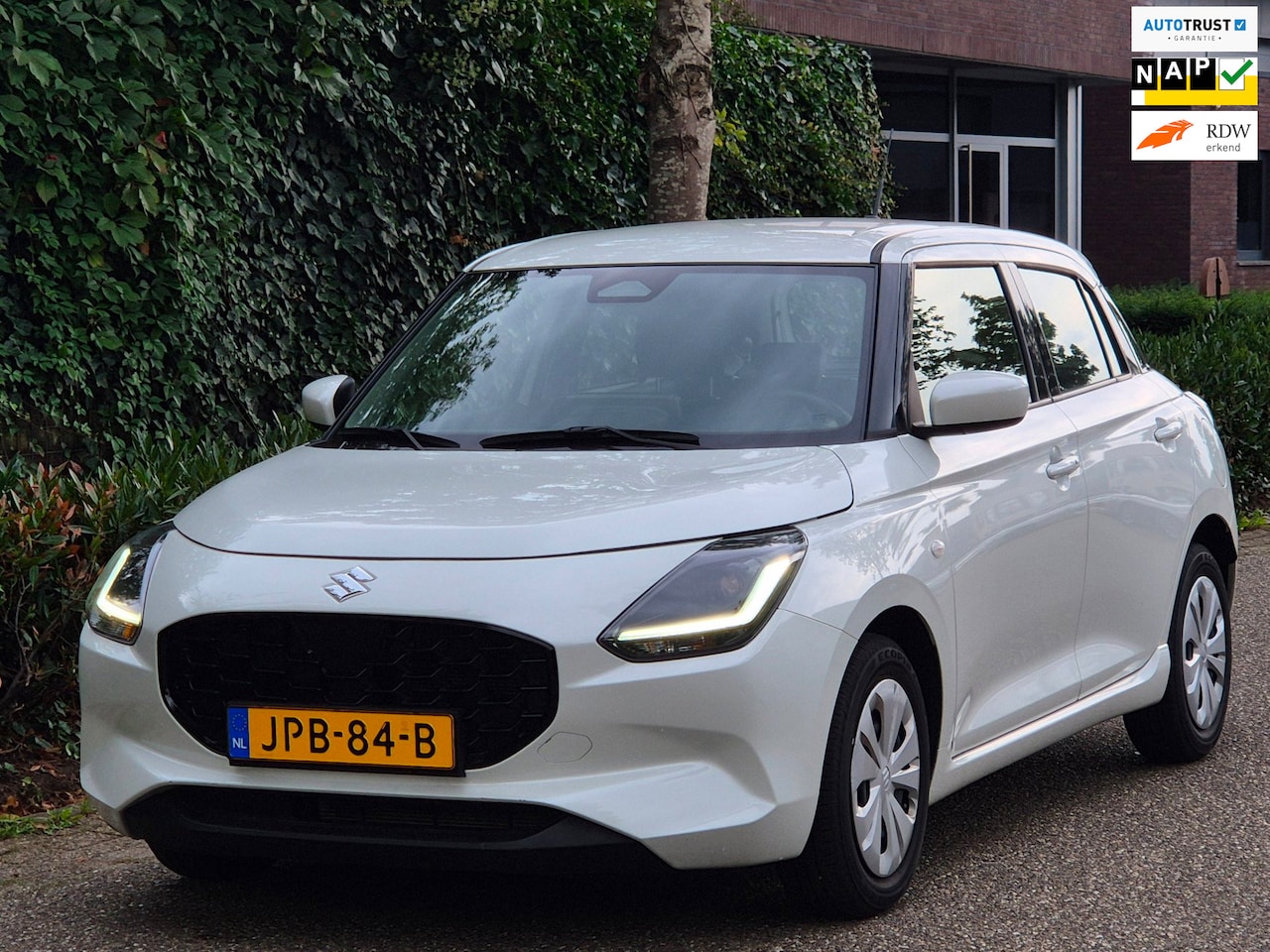 Suzuki Swift - 1.2 Comfort Smart Hybrid CarPlay Adaptieve Cruise Control Dodehoekdetectie Fabrieksgaranti - AutoWereld.nl