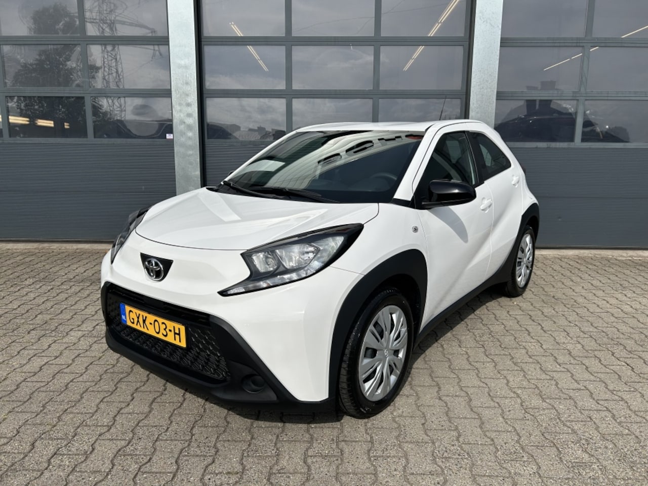 Toyota Aygo X - 1.0 VVT-i MT play 1.0 VVT-i MT 72pk Play - AutoWereld.nl