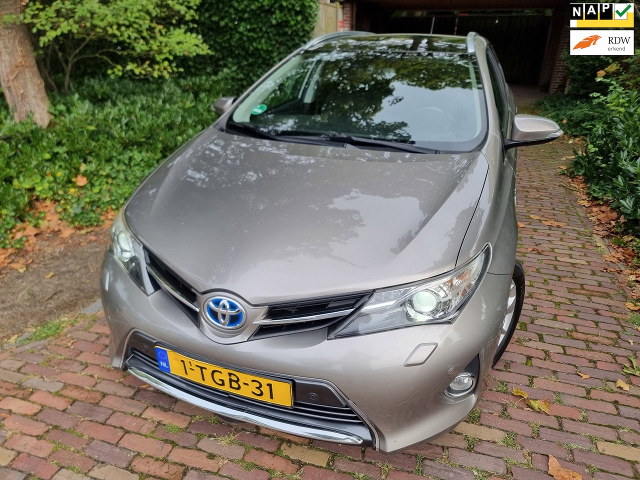 Toyota Auris Touring Sports - 1.8 Hybrid Lease+ Pano/Xenon/Navi - AutoWereld.nl