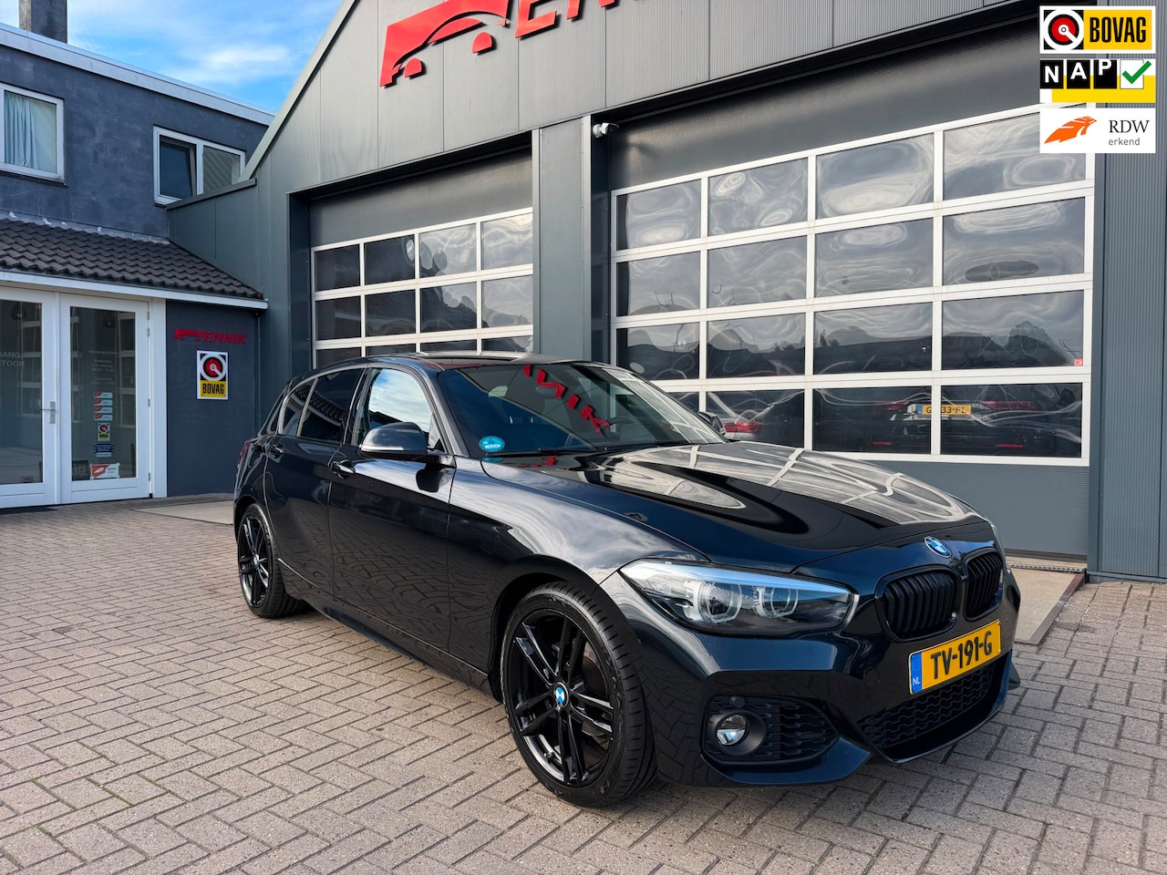 BMW 1-serie - 116i Corporate Lease Executive M-Sport / Leder / Led / Dealer Auto . - AutoWereld.nl