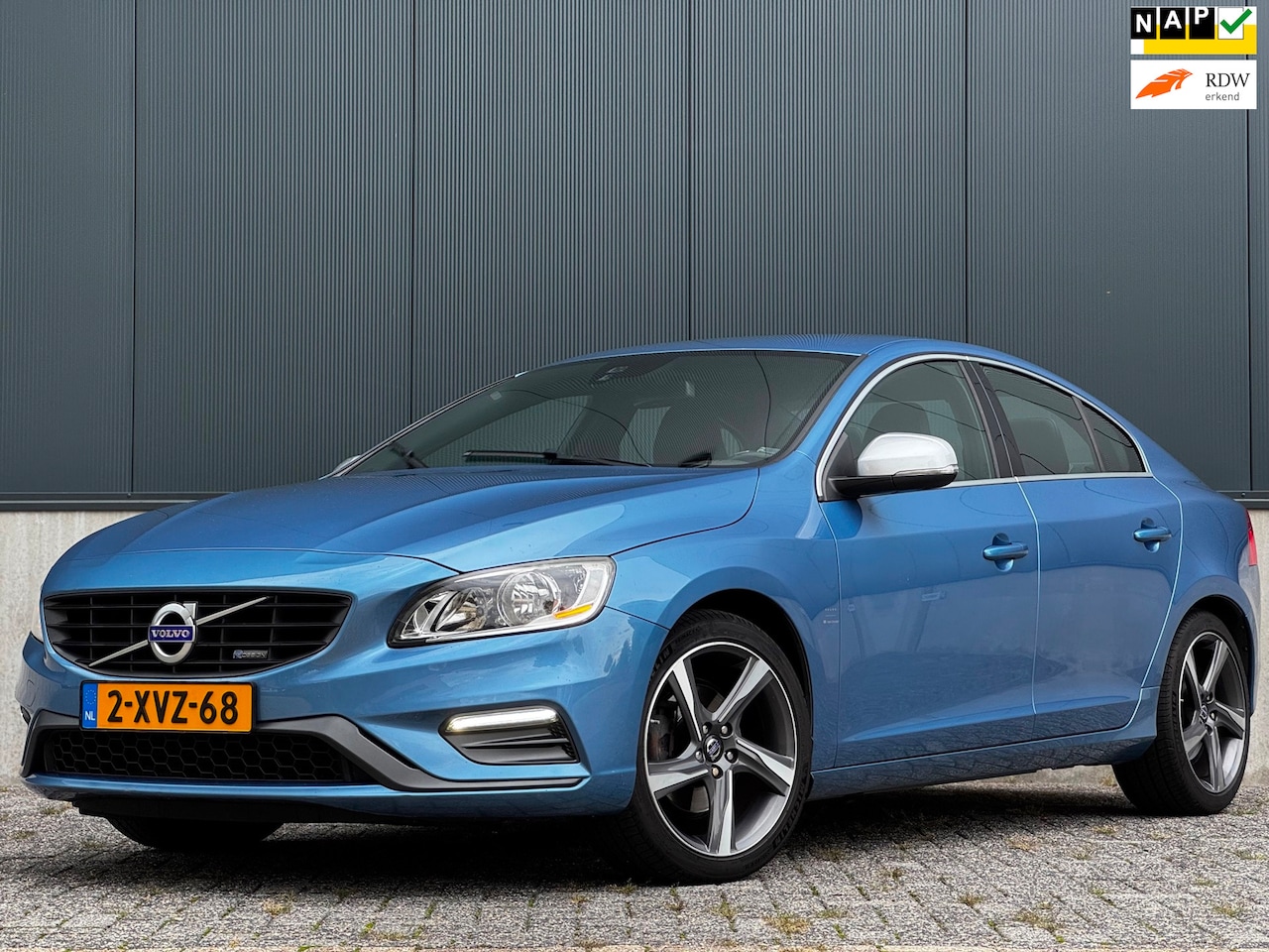 Volvo S60 - 1.6 T3 R-Design|AUT|NAVI|PDC|AFN TREKHAAK|HALFLEDER|LED| - AutoWereld.nl