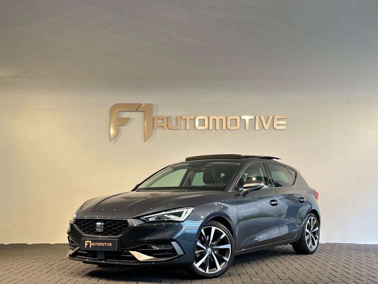 SEAT Leon - 1.5 eTSI FR Launch Edition Pano|Stoelverwarming|BlindSpot|Stuurver - AutoWereld.nl