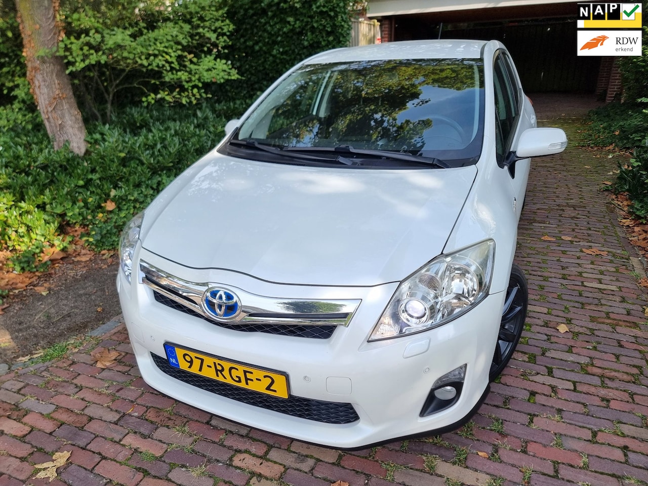 Toyota Auris - 1.8 Full Hybrid Executive Xenon/Half Leder/Navi - AutoWereld.nl