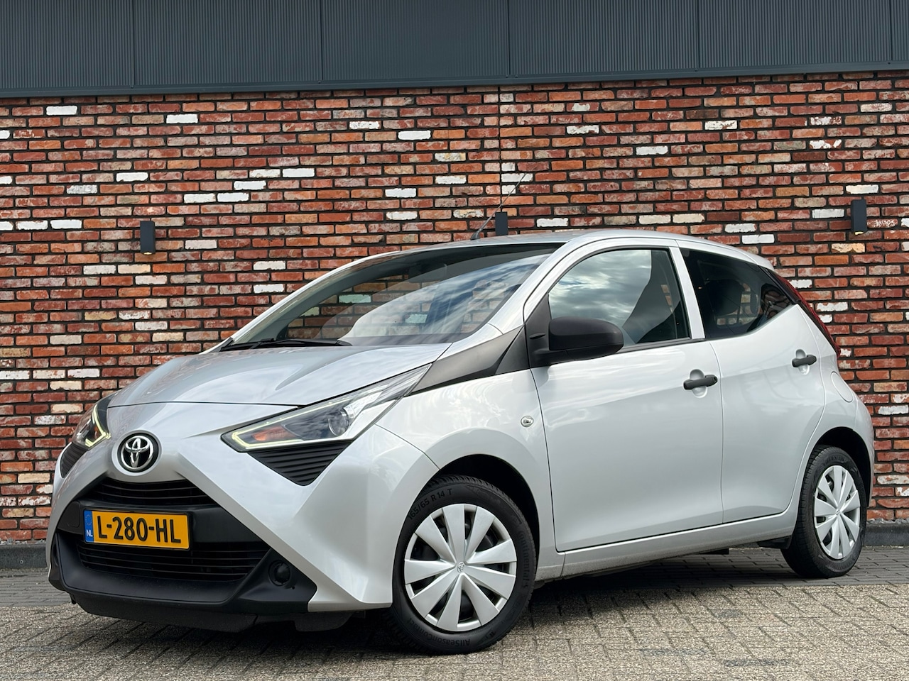 Toyota Aygo - 1.0 VVT-i x-fun 5-Deurs Airco Elek.Pakket Limiter Orig.NL Betrouwbaar! - AutoWereld.nl