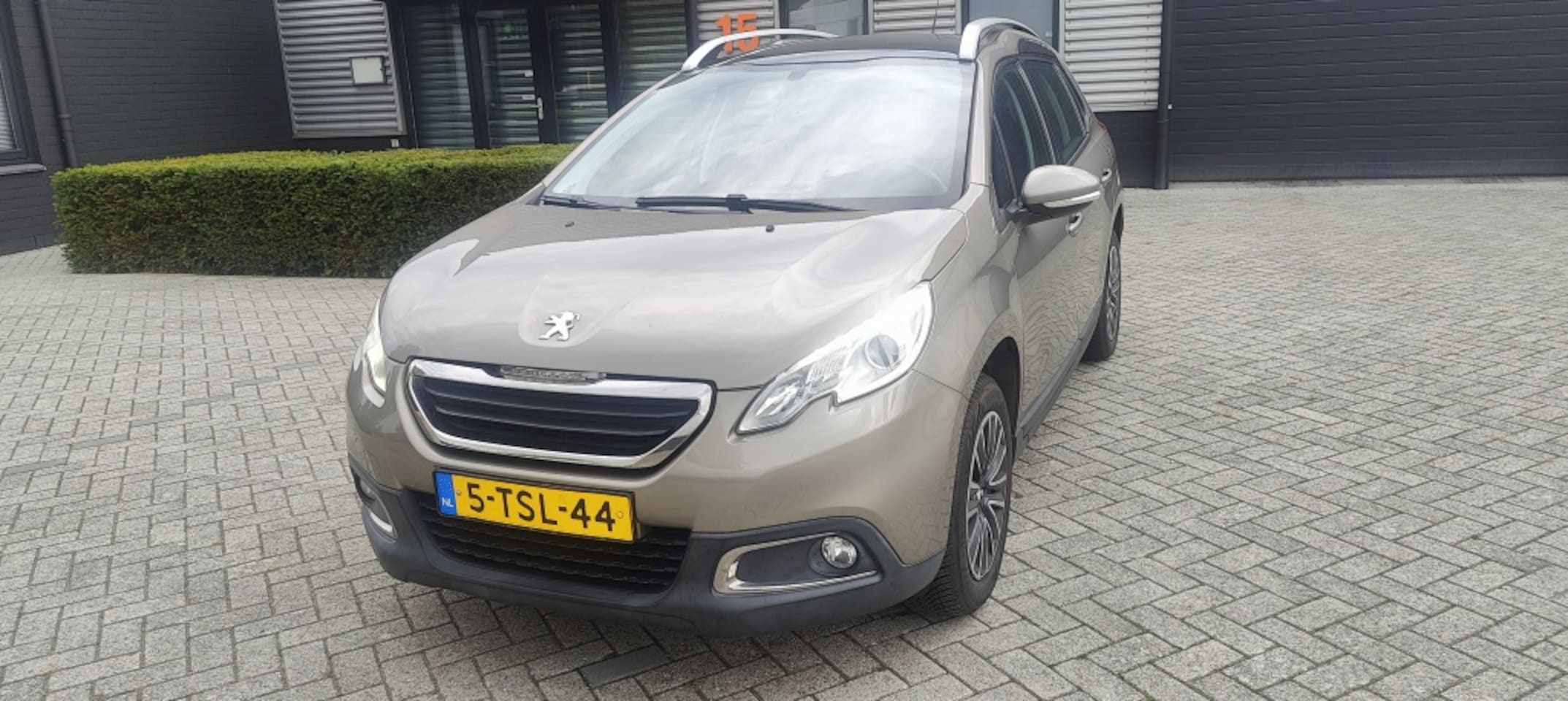 Peugeot 2008 - 1.2 VTi Act. Pack Pr - AutoWereld.nl
