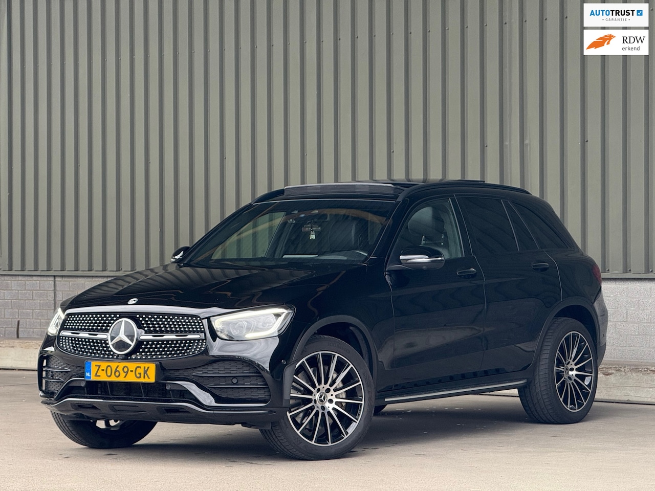 Mercedes-Benz GLC-klasse - 300e 4MATIC Business / AMG / 360 Camera / HUD / Pano - AutoWereld.nl