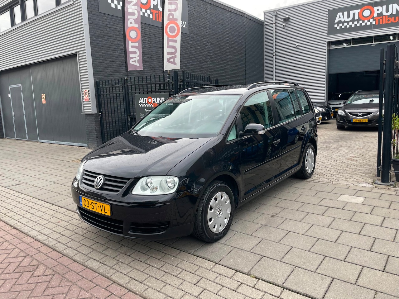 Volkswagen Touran - 1.6-16V FSI Business 2e Eigenaar! Trekhaak Airco NAP APK - AutoWereld.nl