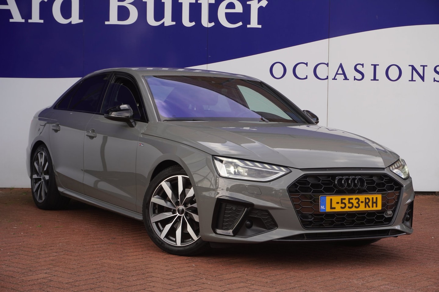 Audi A4 Limousine - 35 TFSI S edition Competition / Virtual / MatrixLED / ORIG-NL / BlackOptic / 18"LMV /Quant - AutoWereld.nl