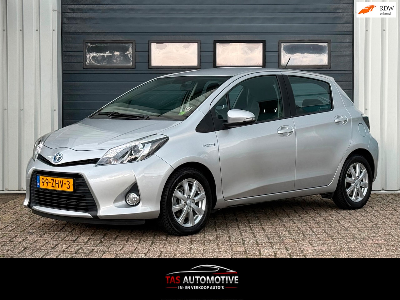 Toyota Yaris - 1.5 Full Hybrid Aspiration 2e EIG/NAVI/CRUISE - AutoWereld.nl