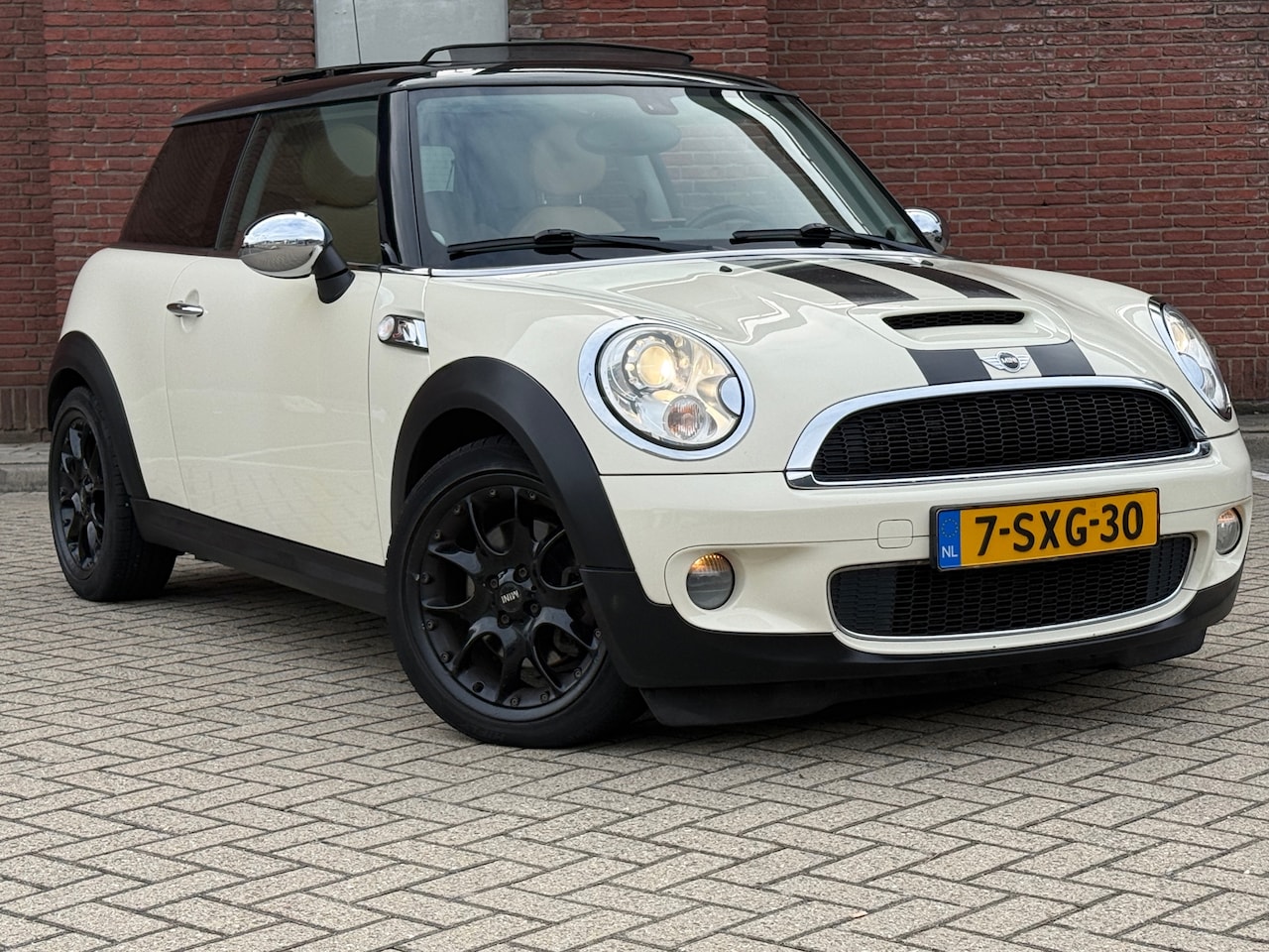 MINI 3-Deurs - 1.6 Cooper S | 174 PK | PANNO | LEDER | NAVI | PDC - AutoWereld.nl