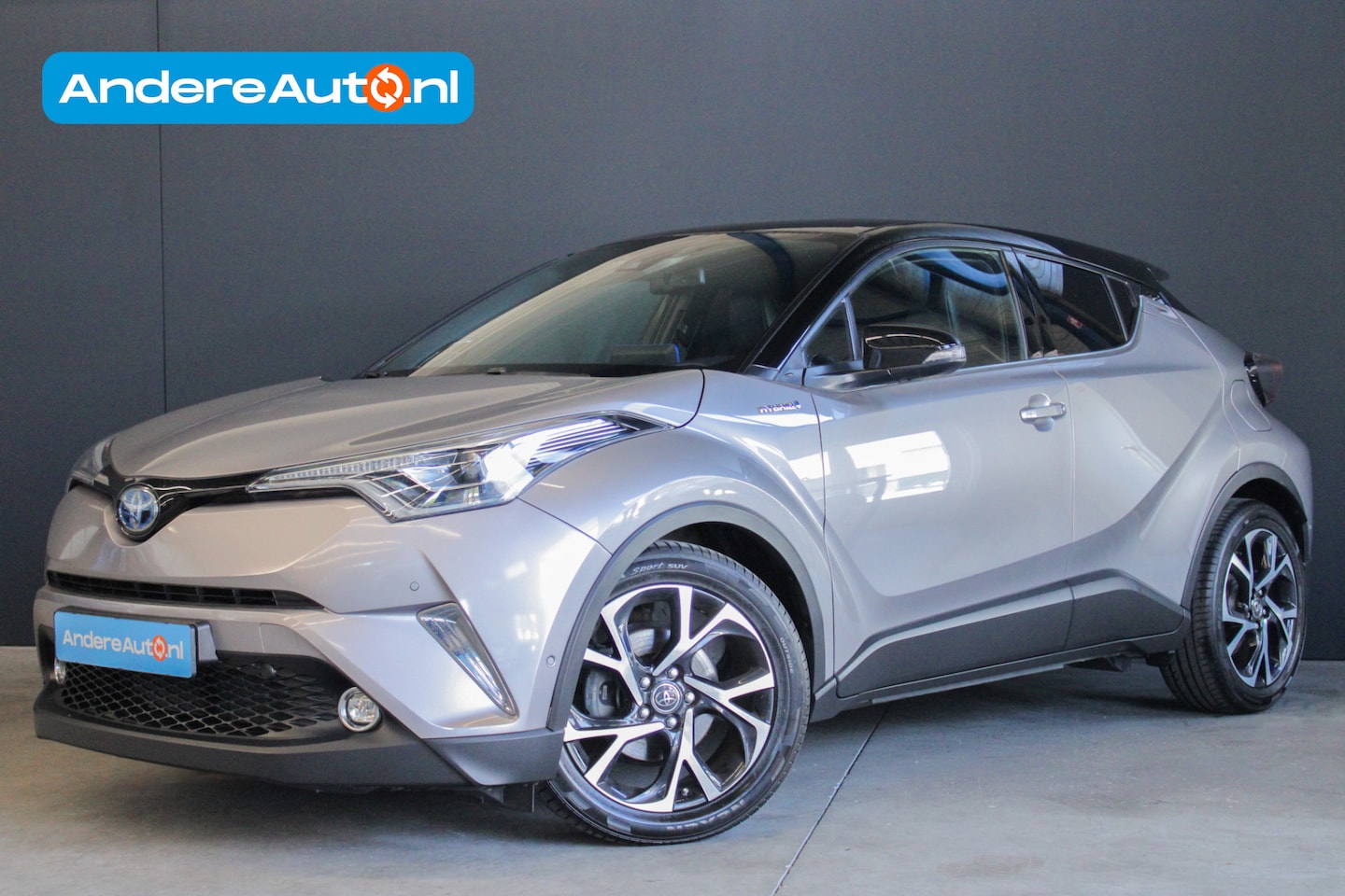 Toyota C-HR - 1.8 Hybrid Bi-Tone Plus |leder|goed onderhouden|navi|stoelverwarming|JBL| - AutoWereld.nl