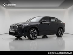 BMW iX2 - eDrive20 67kWh | M-Sport | SOH 98, 8% |19" | Voorbereiding Driving Assistant Plus | Camera
