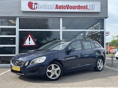 Volvo V60 - 2.0 D3 Kinetic /Automaat/Cruise/Clima/BLIS/Distr. vv 137.954 km op 13-01-22/Onderhoudshist