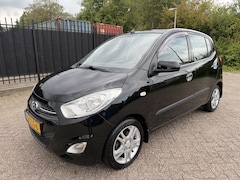 Hyundai i10 - 1.2 Plus 5 Drs Airco/StrBkr/Elektr Ramen
