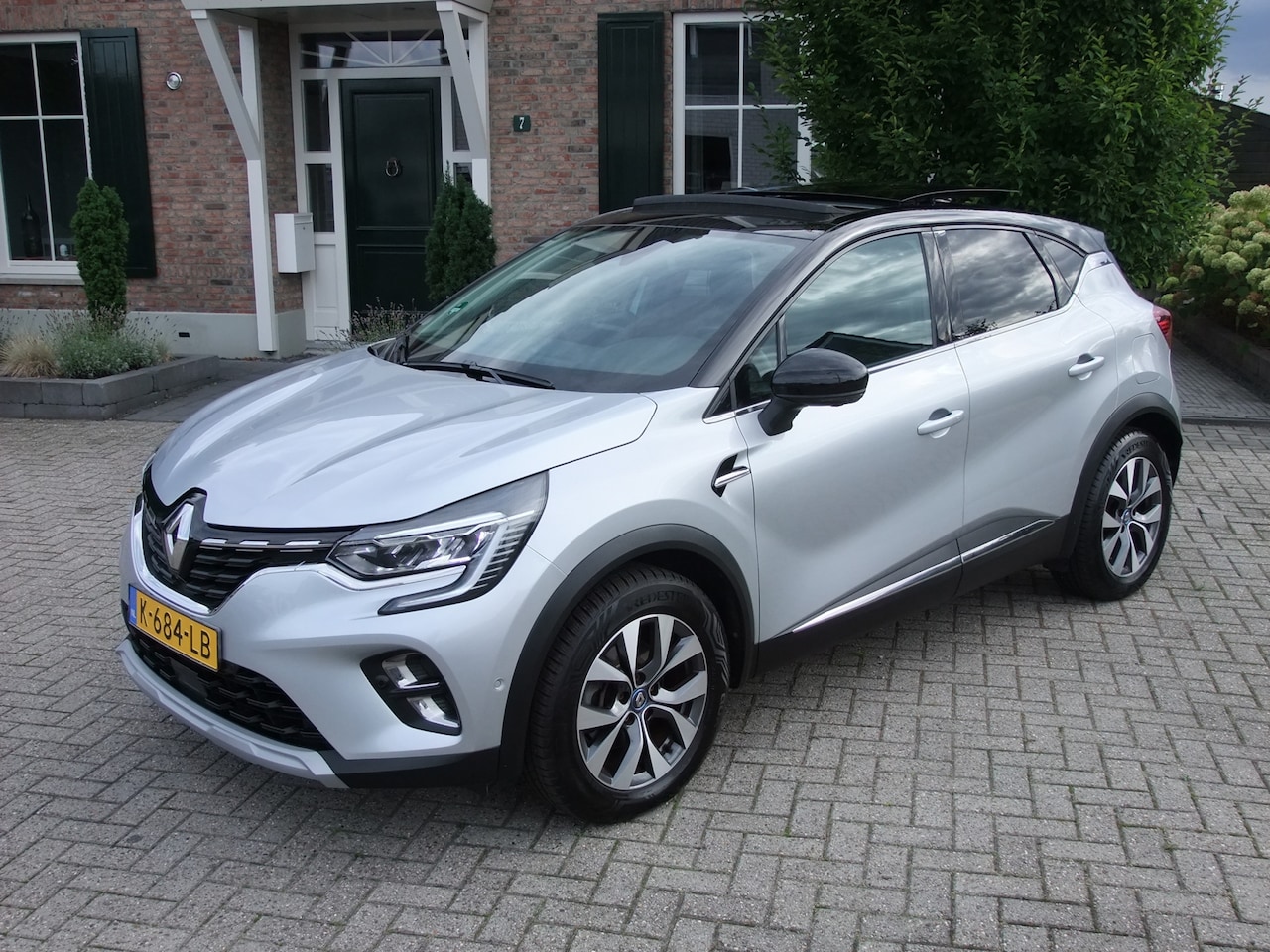 Renault Captur - 1.6 E-Tech Plug-in Hybrid 160 Intens , 360 Camera, Led , Carplay , Keyless go , trekhaak e - AutoWereld.nl