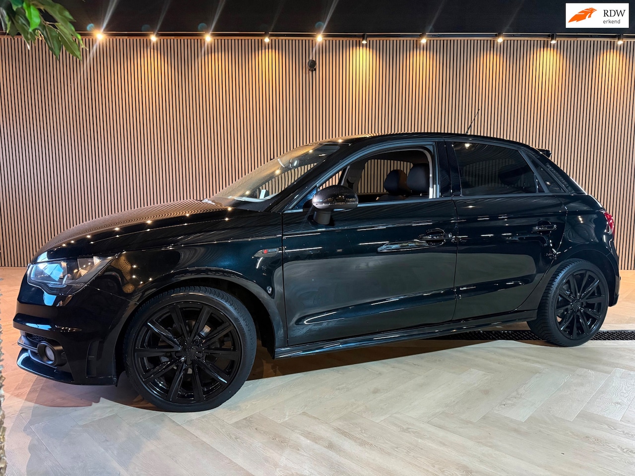 Audi A1 Sportback - 1.2 TFSI S-Line | Black on Black | Buetooth | PDC - AutoWereld.nl