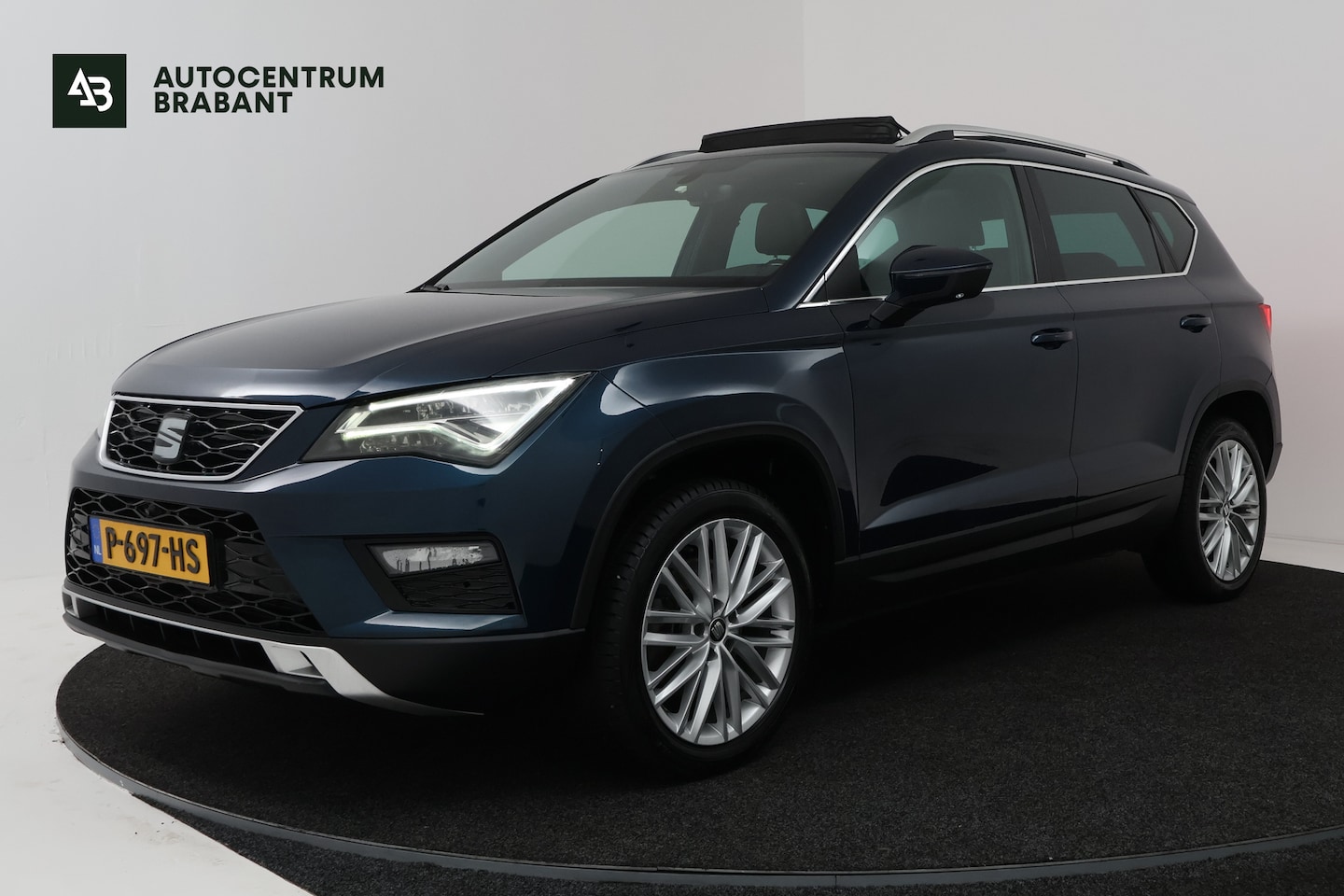 SEAT Ateca - 1.4 EcoTSI Xcellence (PANORAMADAK, CAMERA, STOELVERWARMING, TREKHAAK) - AutoWereld.nl