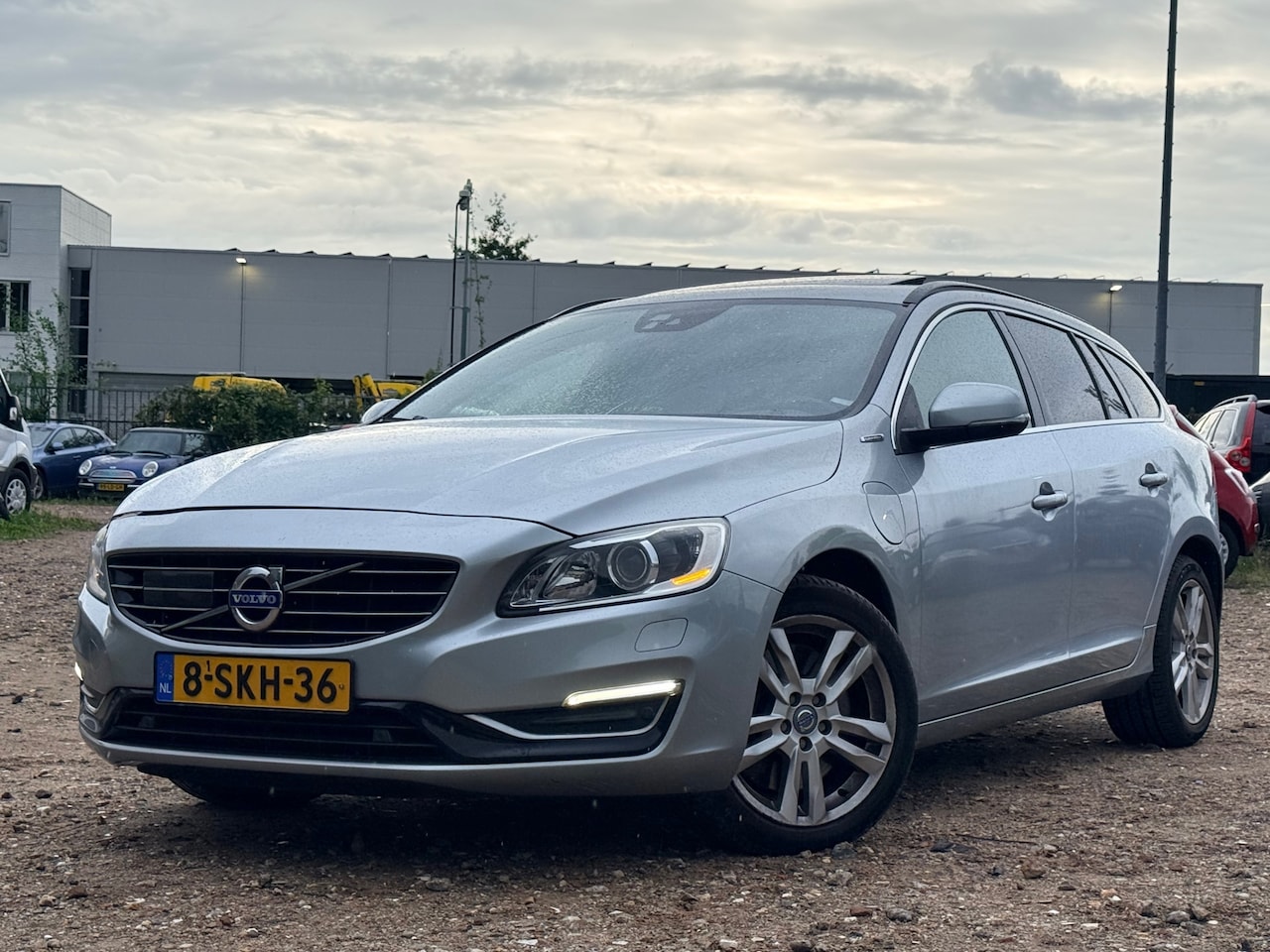 Volvo V60 - 2.4 D6 AWD Plug-In Hybrid Summum/AUTOMAAT/DAKJE - AutoWereld.nl