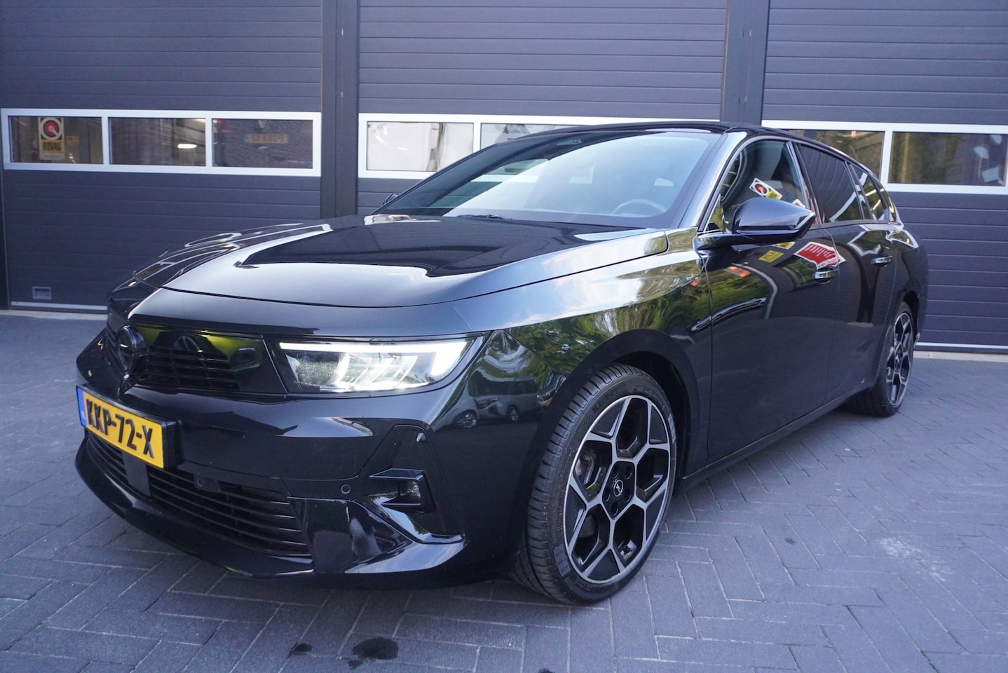 Opel Astra Sports Tourer - 1.2 Turbo GS Aut/Carplay/Camera/Elek.Pano.dak/Climate Control/Cruise/Park.sensoren - AutoWereld.nl