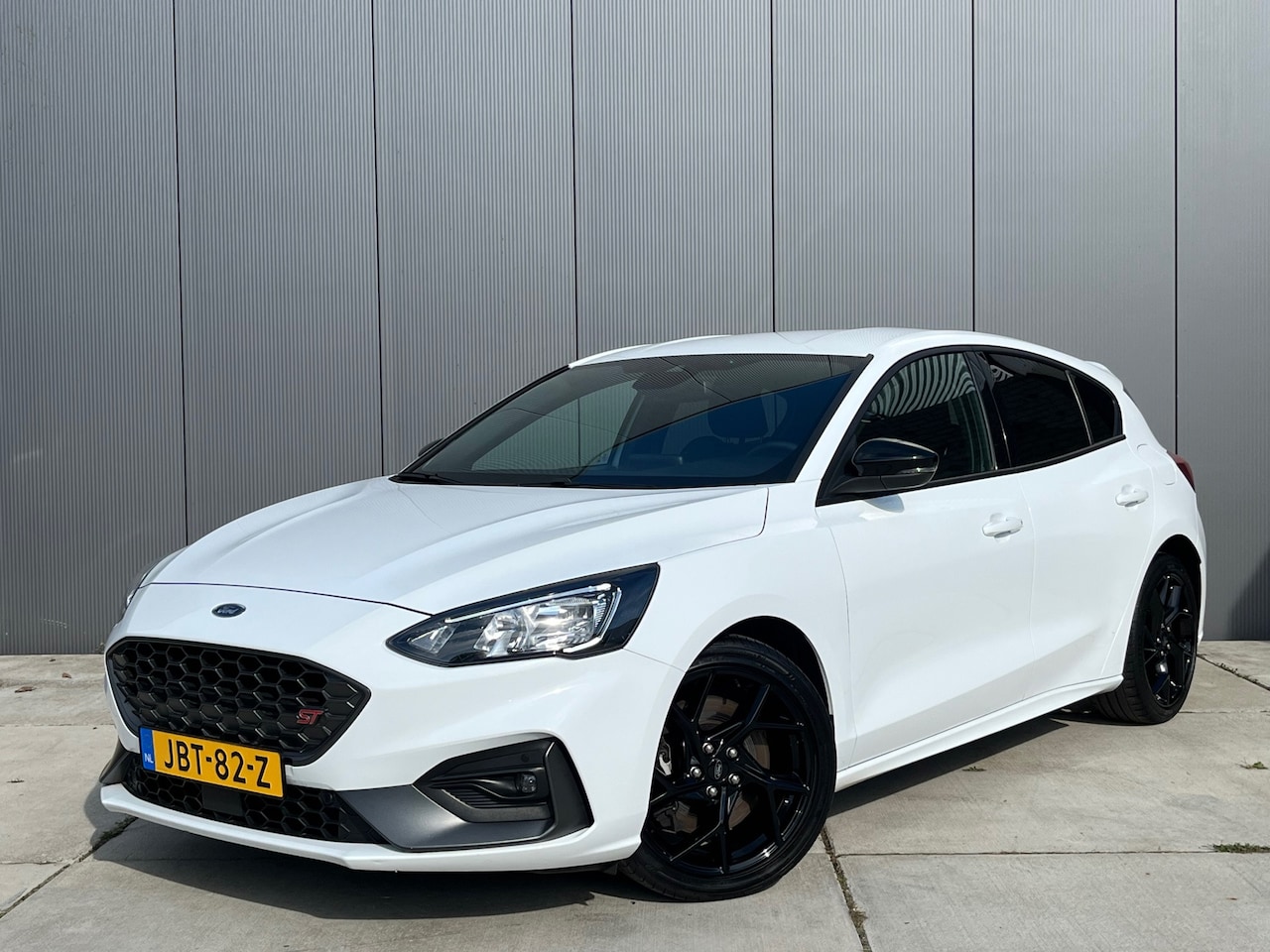 Ford Focus - 2.3 EcoBoost ST-3 / Carplay / Winterpakket / Recaro - AutoWereld.nl