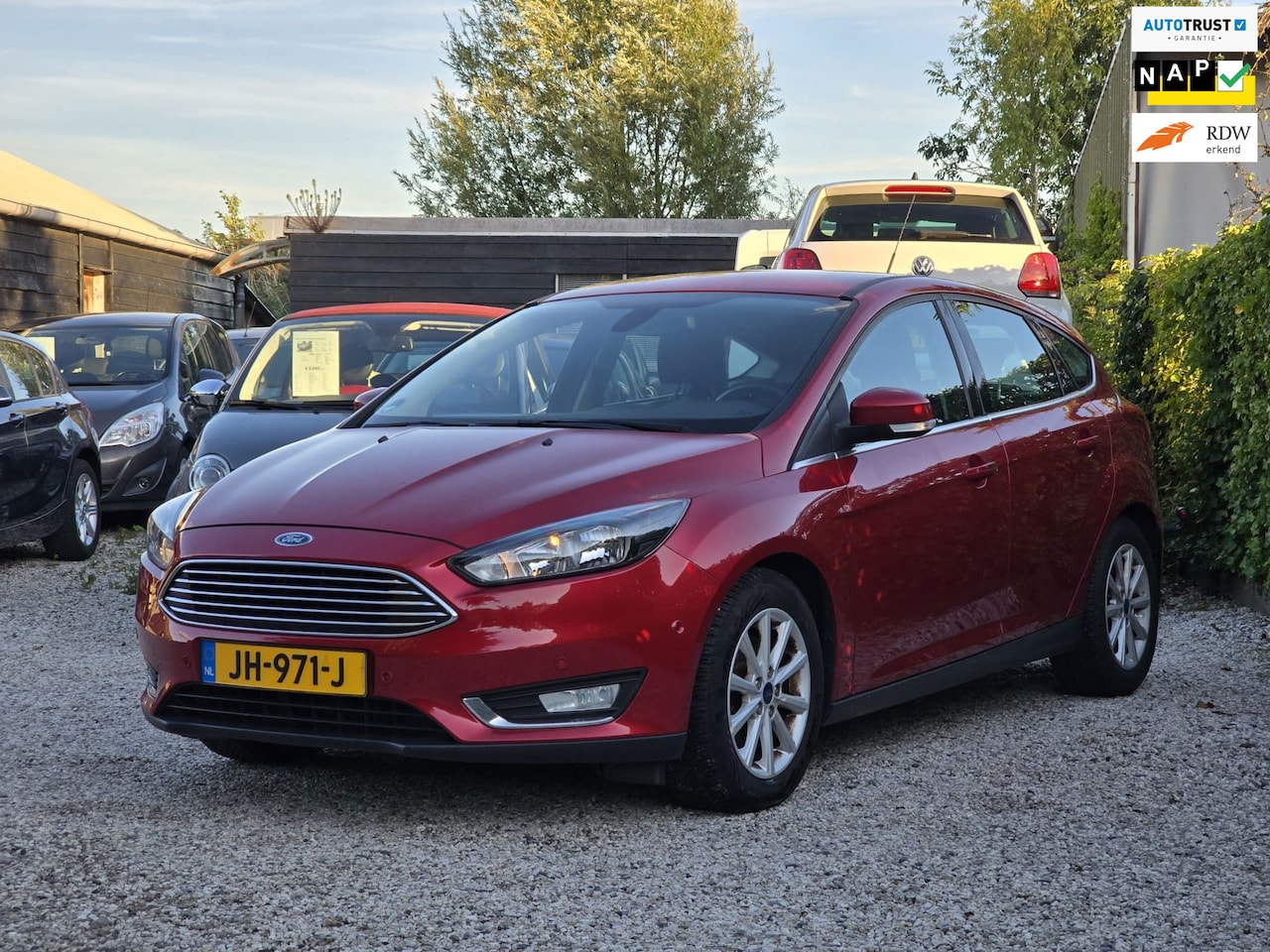 Ford Focus - 1.5 Titanium 4cil!/Trekhaak/Navi/Keyless/Climate - AutoWereld.nl
