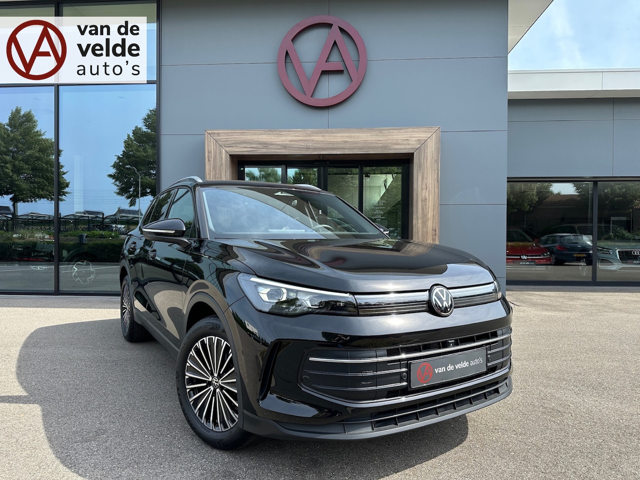 Volkswagen Tiguan - 1.5 eTSI 150pk DSG GOAL | Trekhaak | 360 Camera | IQ light | Dode hoek | Elek. Achterklep - AutoWereld.nl
