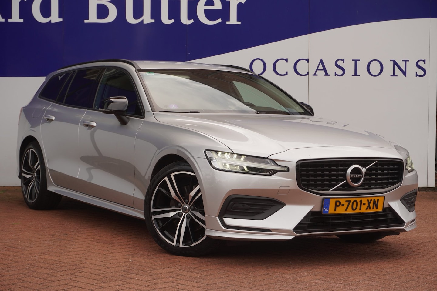Volvo V60 - 2.0 B3 Momentum Advantage Sport Park Motitz +Volleder/Led/Vitrual/camera/navigatie/stoel-v - AutoWereld.nl