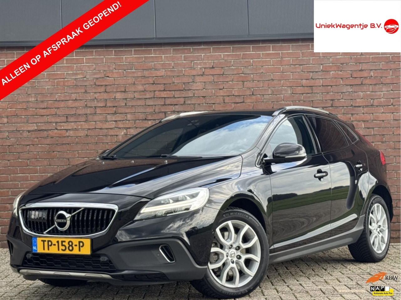 Volvo V40 Cross Country - 1.5 T3 DYNAMIC EDITION | NL-AUTO! - AutoWereld.nl