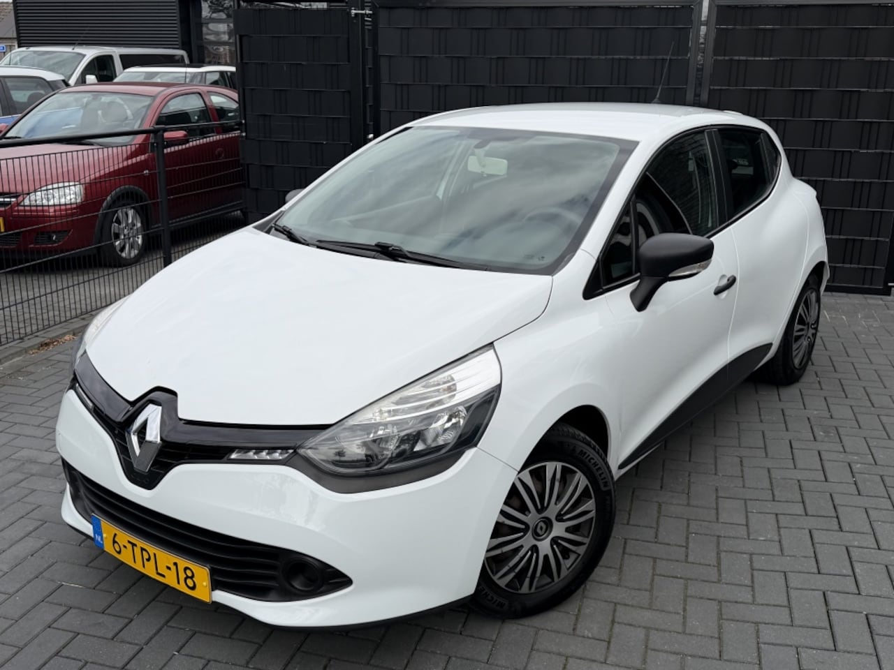 Renault Clio - 0.9 TCe Authentique| AIRCO| CRUISE| TREKHAAK| NAP - AutoWereld.nl