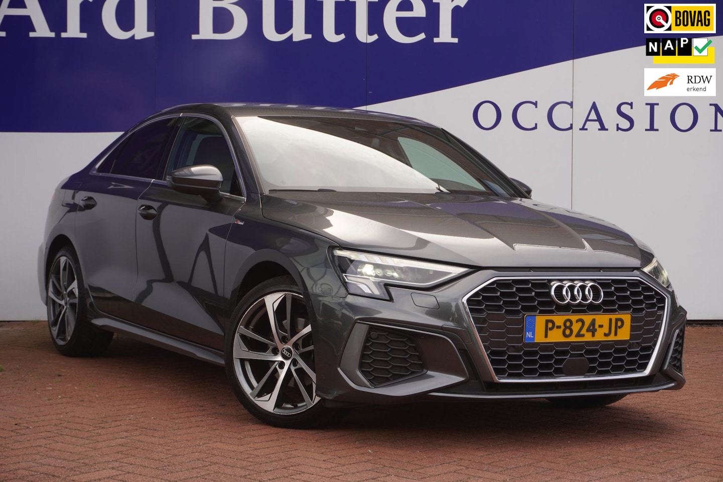 Audi A3 Limousine - 30 TFSI S edition+Matrix-Led+Navigatie+Volleder+Vitrual+18"Lmv+Privacy-Glass+stoel-verw+Pa - AutoWereld.nl