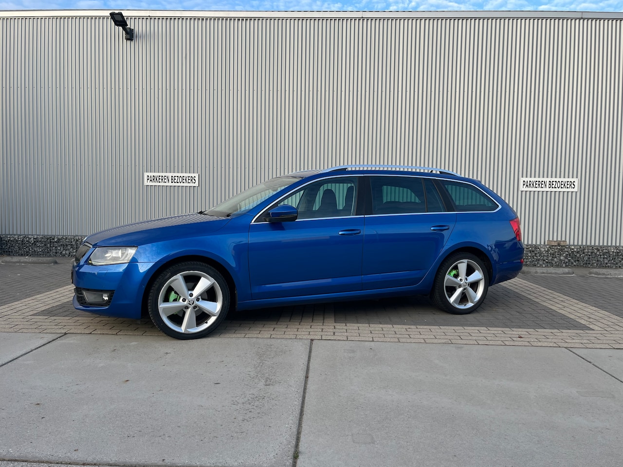 Skoda Octavia Combi - 1.4 TSI Greentech Elegance Businessline Hele nette auto! - AutoWereld.nl