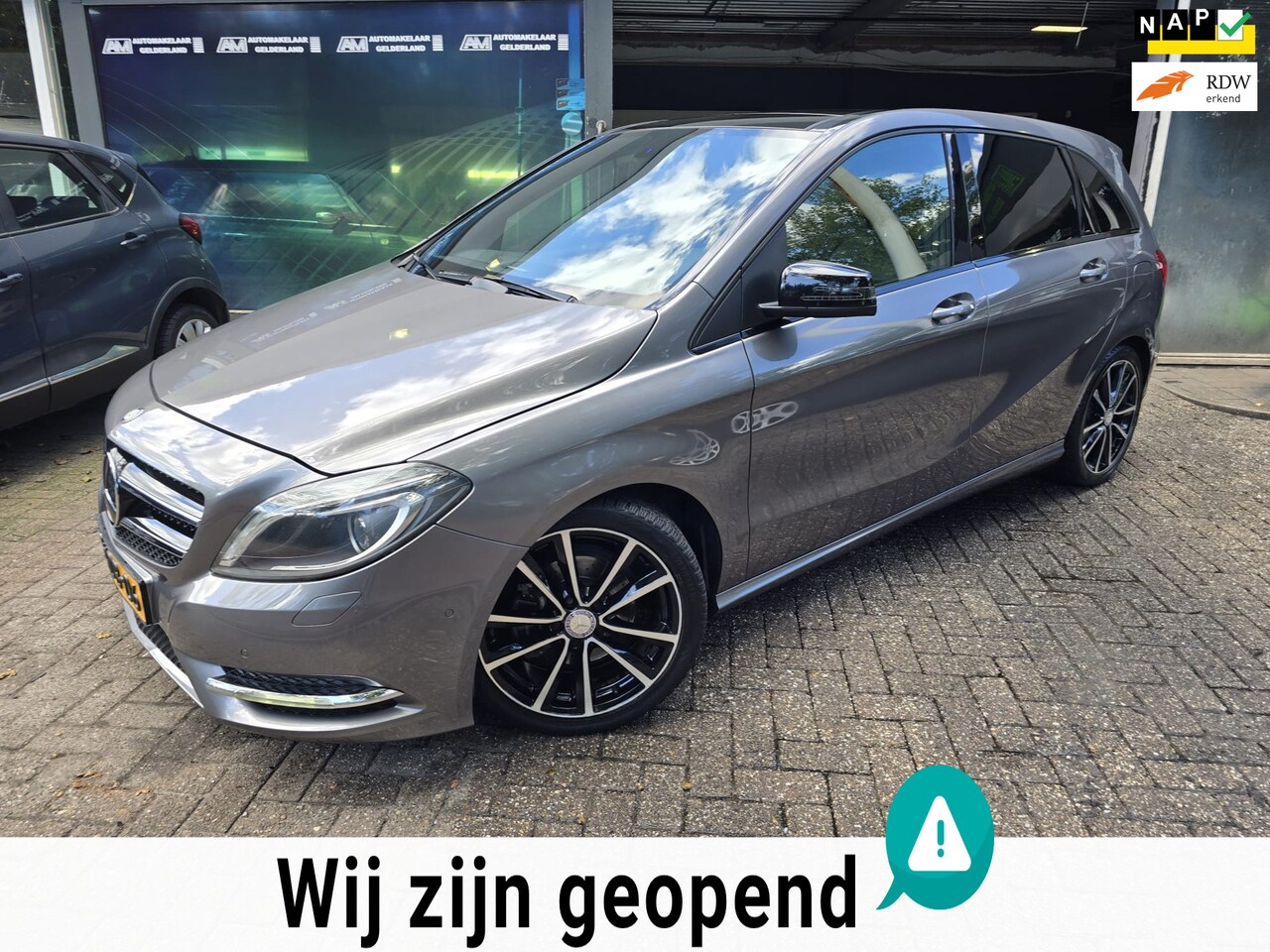 Mercedes-Benz B-klasse - 180 Ambition | AUTOMAAT | 3/6 OF 12MND GARANTIE | NAVI | PANO DAK | CRUISE | LMV | - AutoWereld.nl