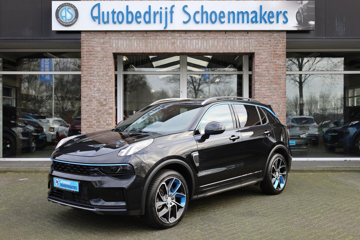 Lynk & Co 01 - 1.5 MY23! 6.6Kwh ZWARTE-HEMEL ROLHOES MY23 360-CAMERA PANO/SCHUIF INFINITY DAB NAVI CARPLA - AutoWereld.nl