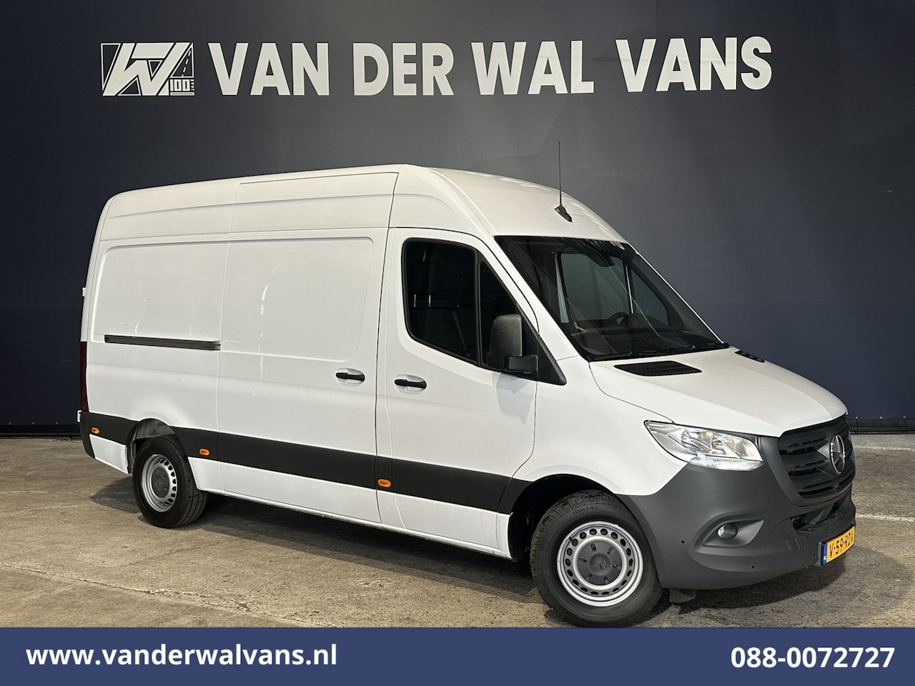 Mercedes-Benz Sprinter - 317 CDI 170pk L2H2 Euro6 Airco | 360 graden Camera | Navigatie | Apple Carplay | Cruisecon - AutoWereld.nl
