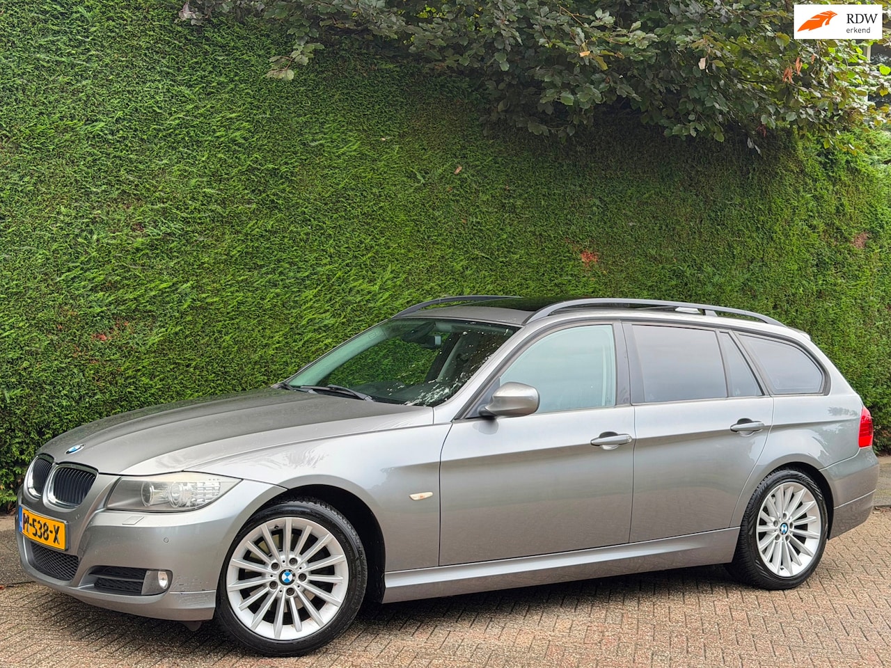 BMW 3-serie Touring - 320i RIJDSUPER!/XENON/PANO/NAVI/APK11-26 - AutoWereld.nl