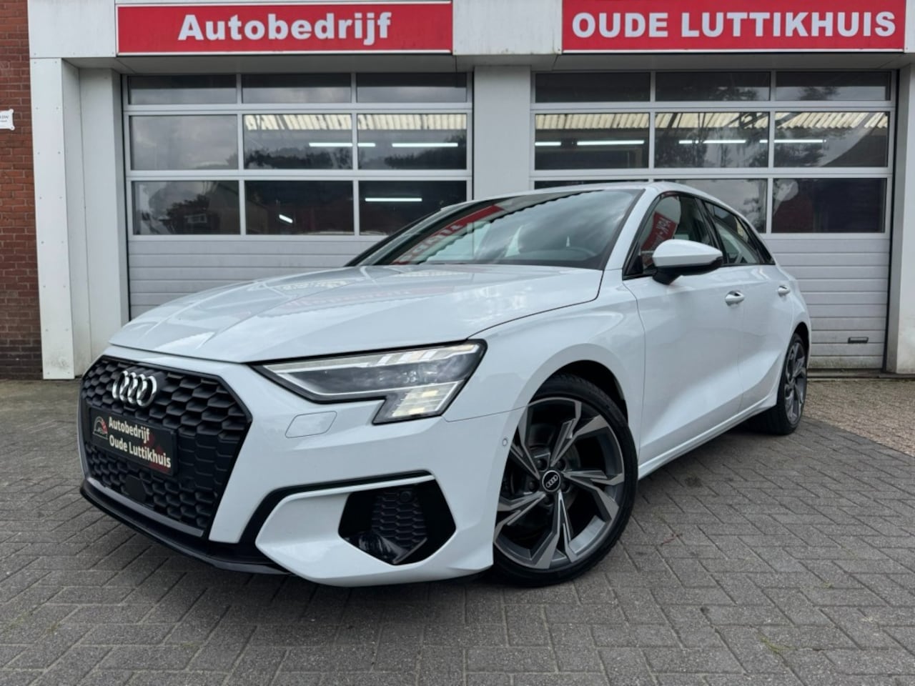 Audi A3 Sportback - Sportback 35TSFI 150PK S-Tronic Full-Led Cruise App-Connect PDC 18 inch - AutoWereld.nl