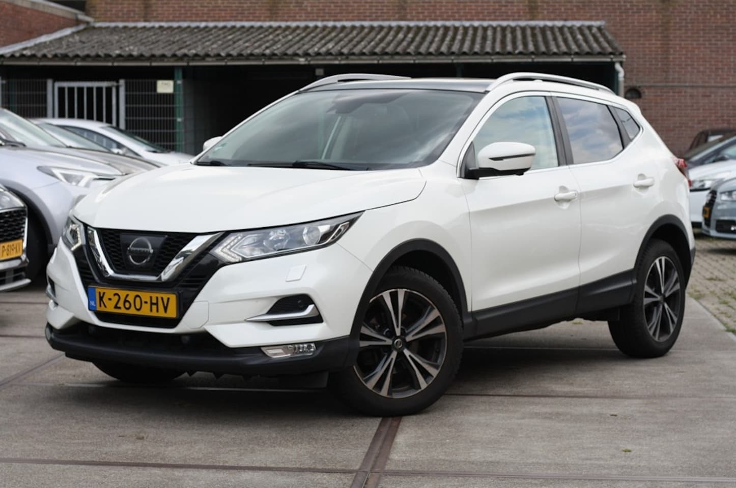 Nissan Qashqai - 1.6 Tekna / Cruise / Achteruitrijcamera / Panorama / Navi - AutoWereld.nl