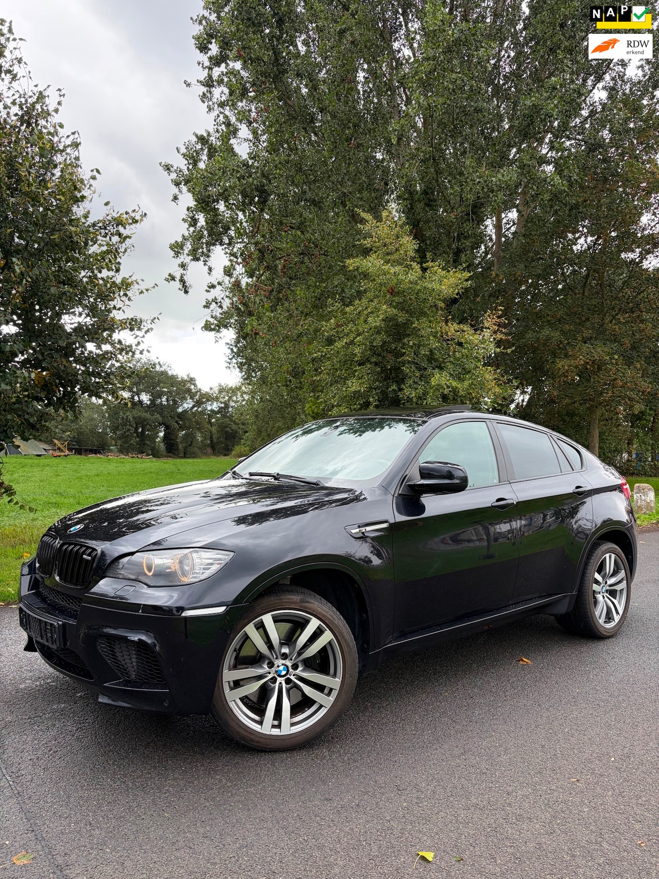 BMW X6 - 4.4i M|NAP|555PK|Full Option! Carbon zwart - AutoWereld.nl
