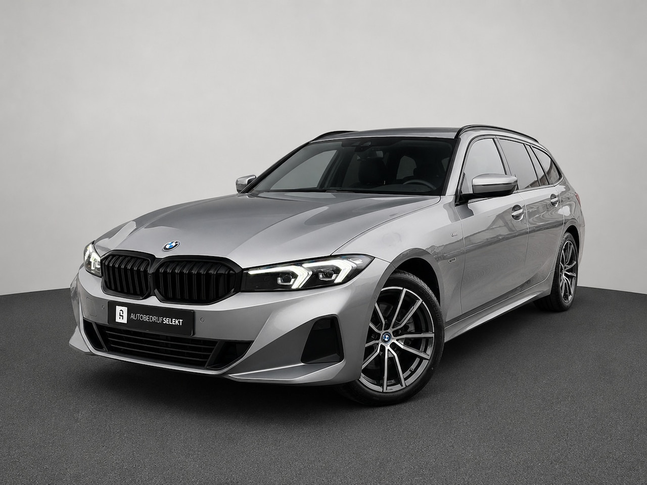 BMW 3-serie Touring - 320e | Trekhaak | Nieuw model | Carplay | Camera | Skyscraper grau | Sfeerverlichting | Wi - AutoWereld.nl